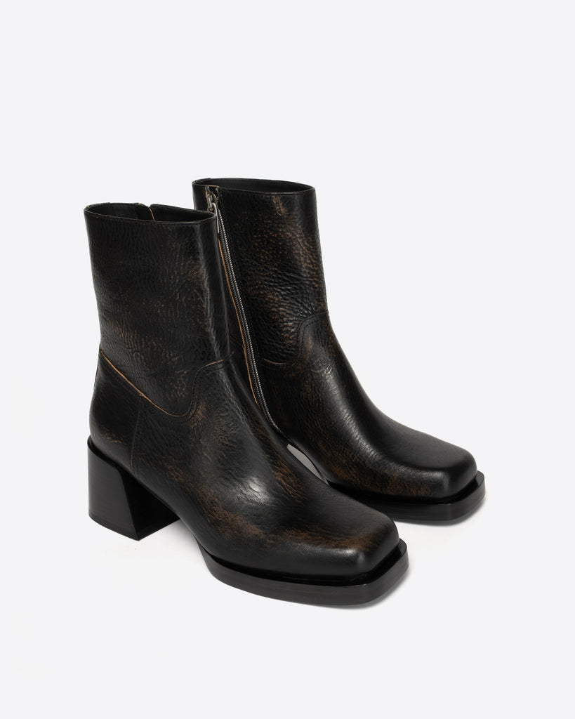 Joan Boot Tumbled Black – Labucq