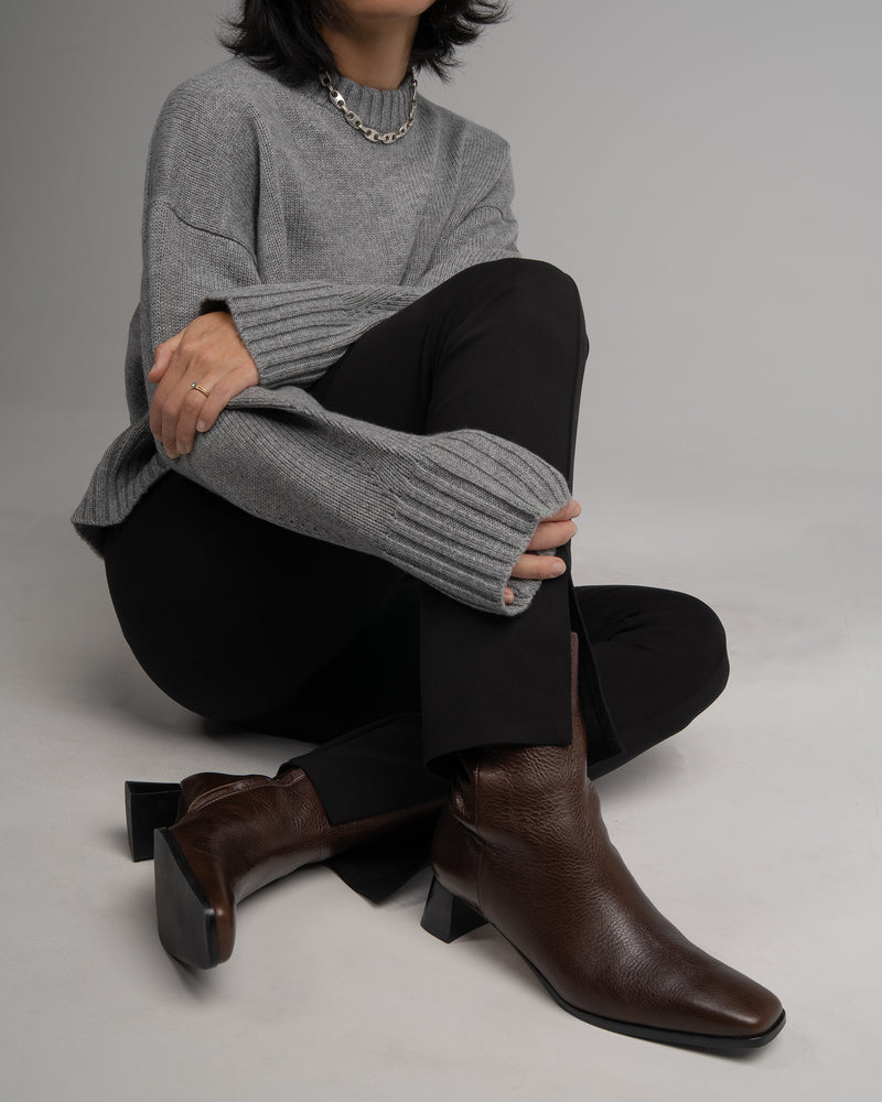 Labucq Solid Crew in grey, seated styling view