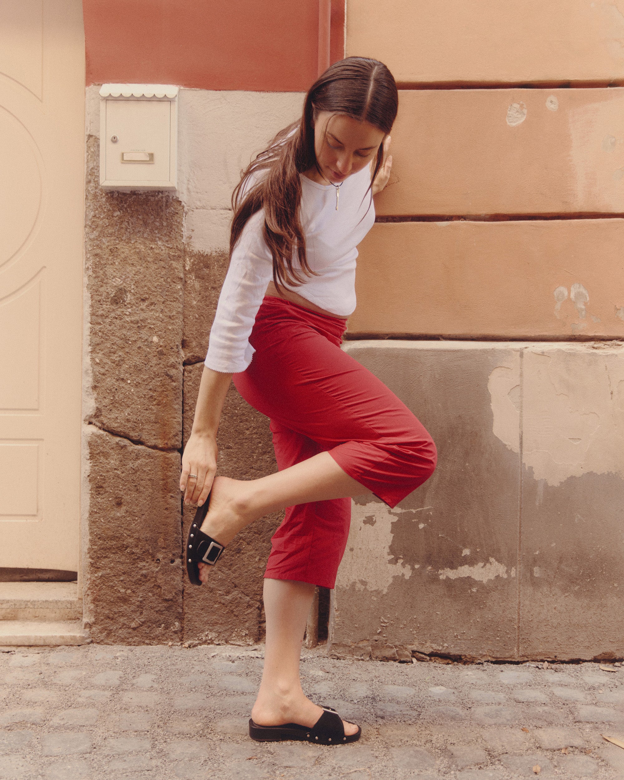 Olivia fastening Hester Black Clog in Rome